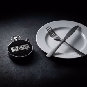 Időszakos Böjtölés (Intermittent Fasting) a Testépítésben: Evolúciós Trükk vagy Izomgyilkos?